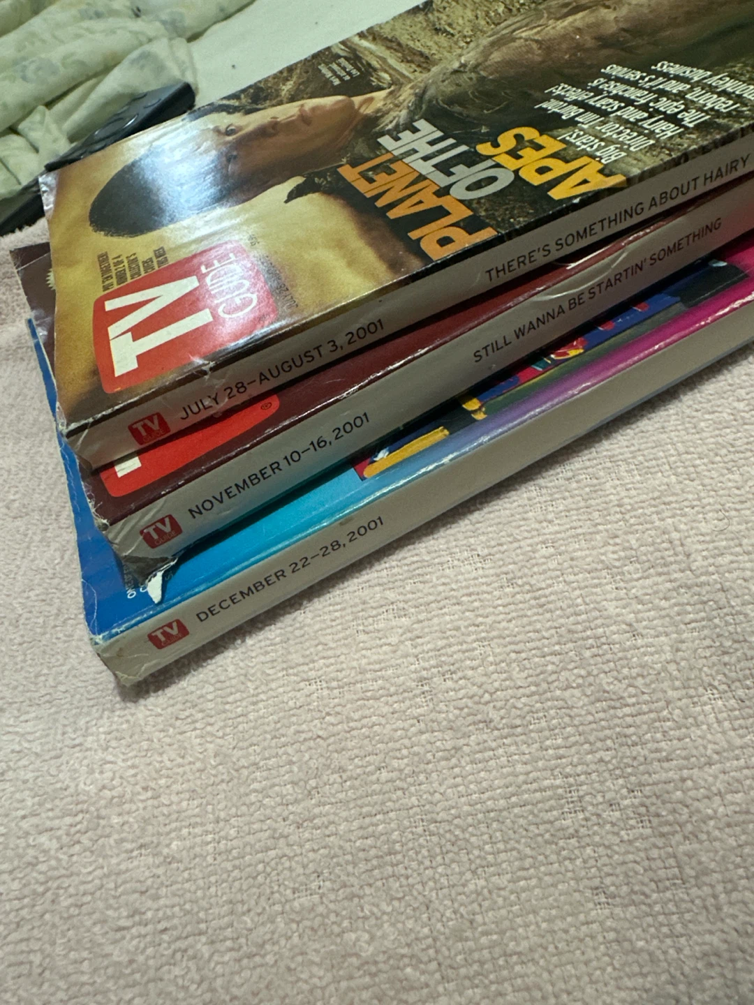 Set of 3 Vintage 2001 TV Guide Magazines - photo 4
