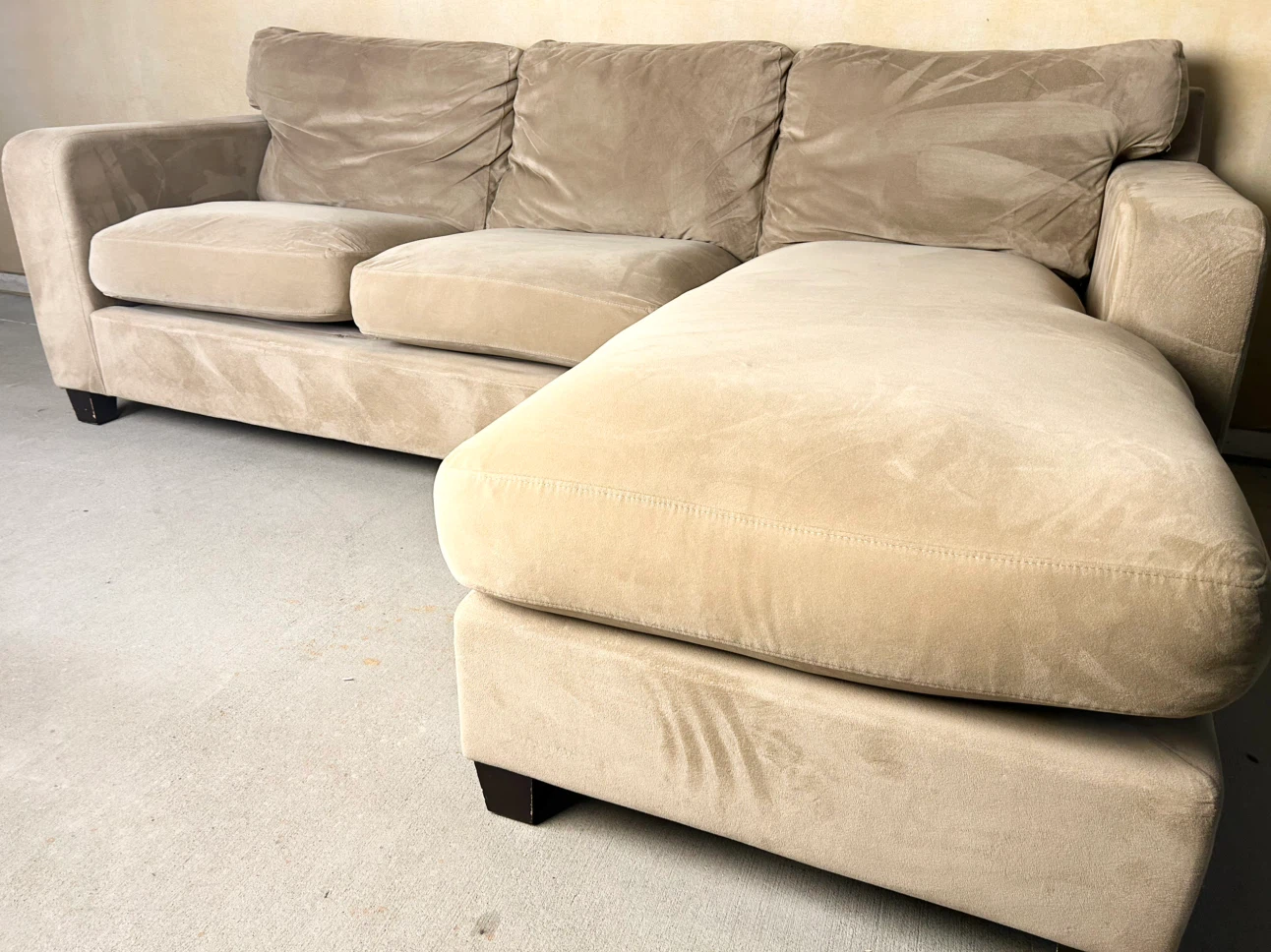 DELIVERY AVAILABLE! MICROFIBER REVERSIBLE SECTIONAL FOR $400! - photo 2
