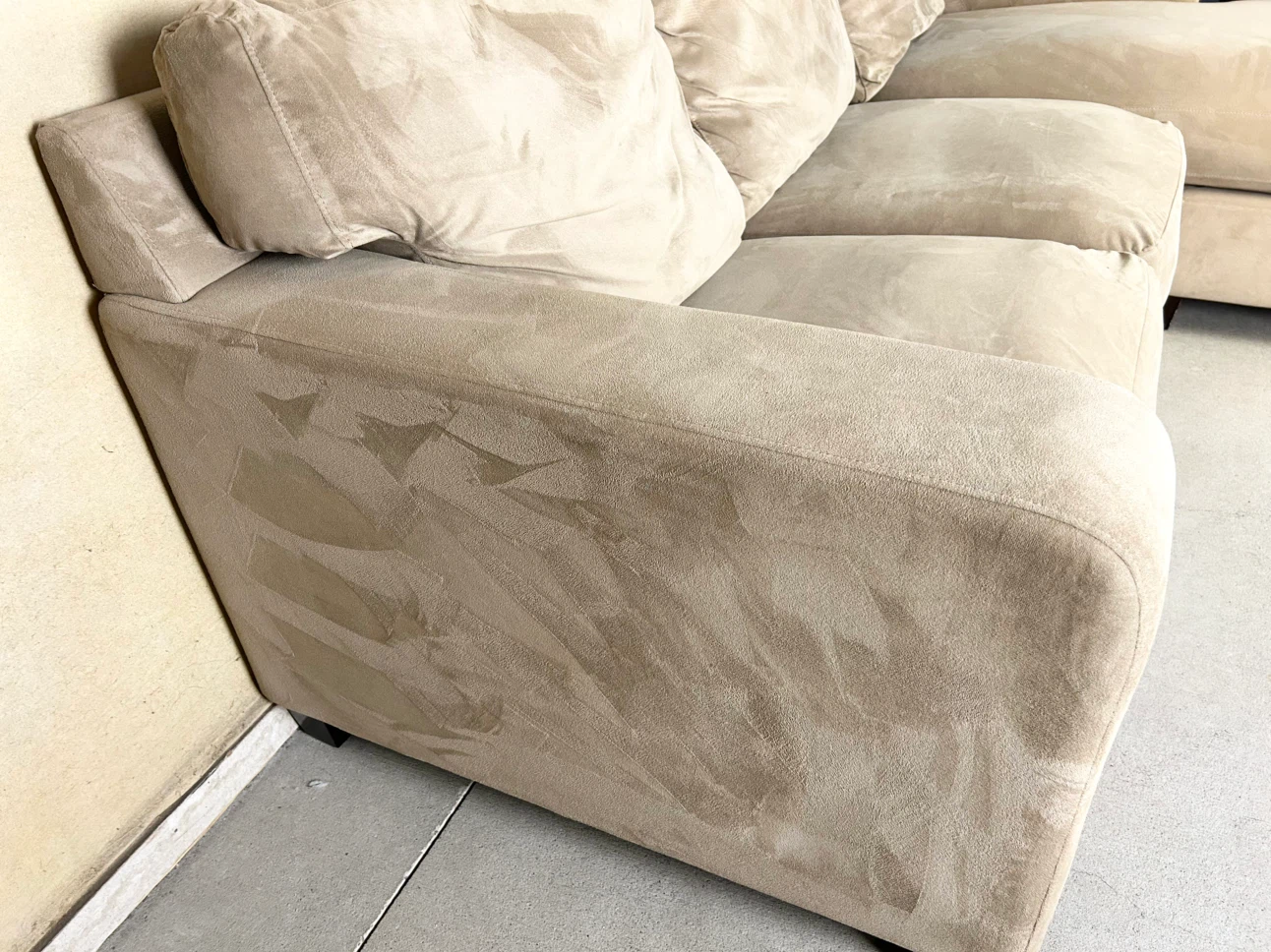 DELIVERY AVAILABLE! MICROFIBER REVERSIBLE SECTIONAL FOR $400! - photo 3