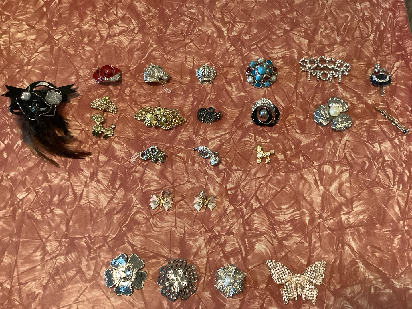 21 Pieces Costume Jewelry 16 Brooches 1 P earrings 4 Magnets 🐞