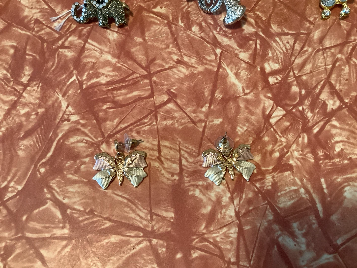 21 Pieces Costume Jewelry 16 Brooches 1 P earrings 4 Magnets 🐞 - photo 4