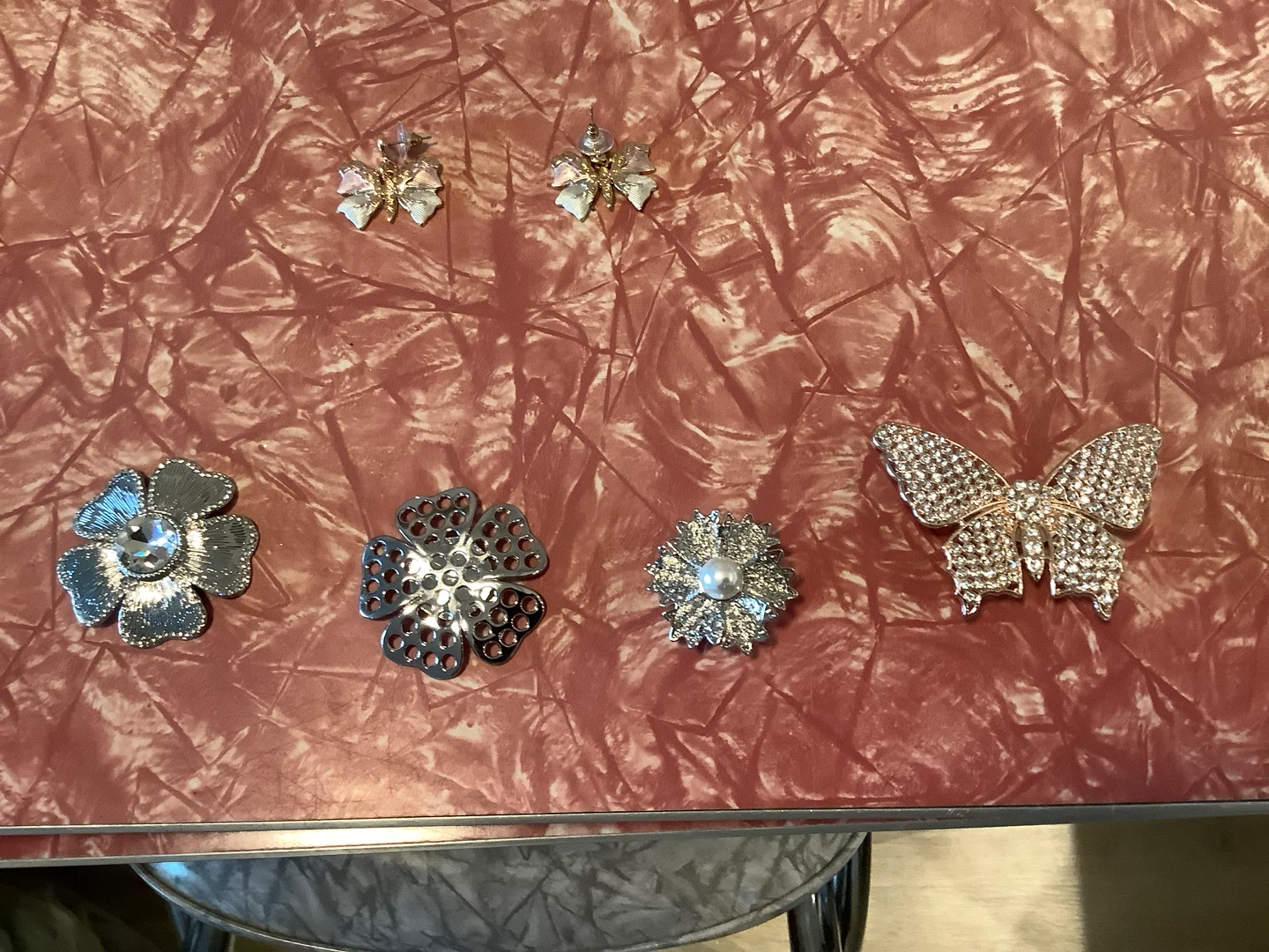 21 Pieces Costume Jewelry 16 Brooches 1 P earrings 4 Magnets 🐞 - photo 5