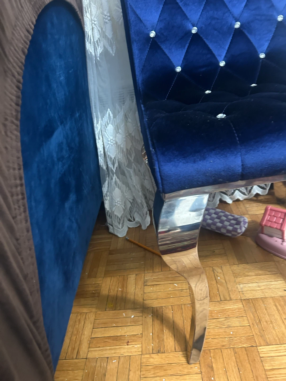 Blue velvet dining chair with crystal tufting - photo 2