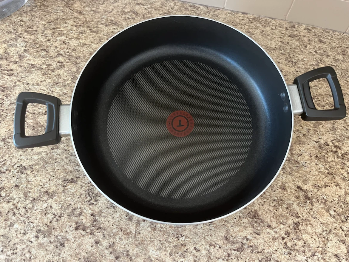 T-fal Non-Stick Jumbo Cooker Pan with Lid - photo 2