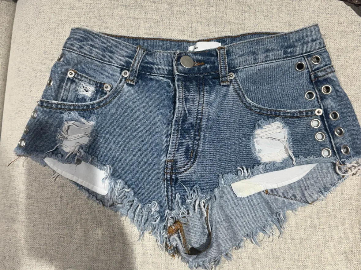 By The Way Distressed Denim Shorts Size 24 - photo 2