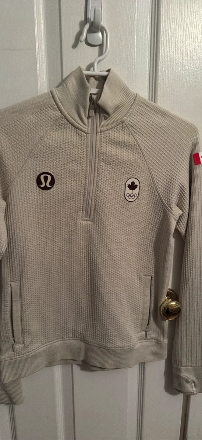 Women Lululemon Olympic half zip size 4