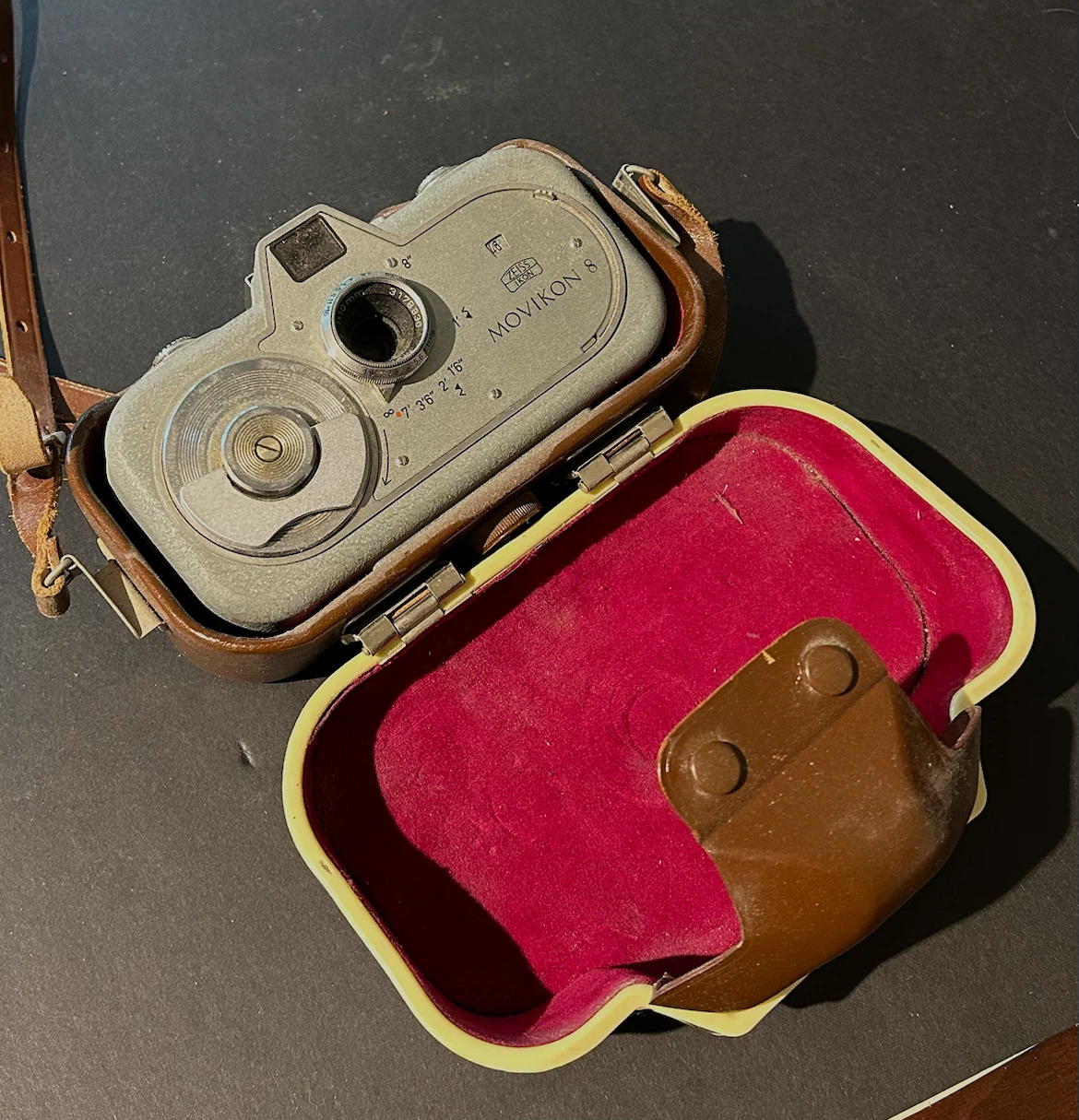 Zeiss Ikon Movikon 8 Movie Camera - photo 2