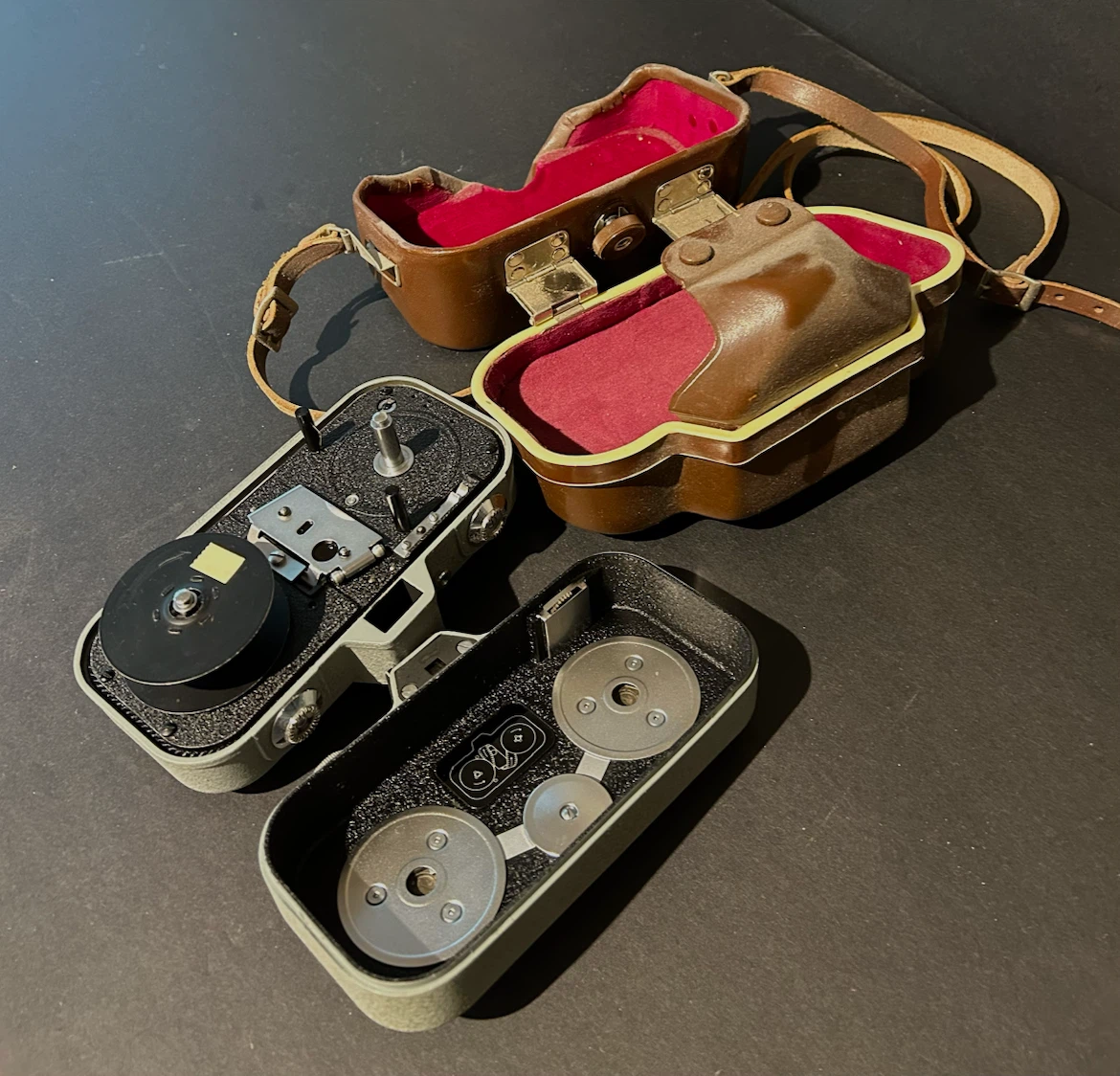 Zeiss Ikon Movikon 8 Movie Camera - photo 5