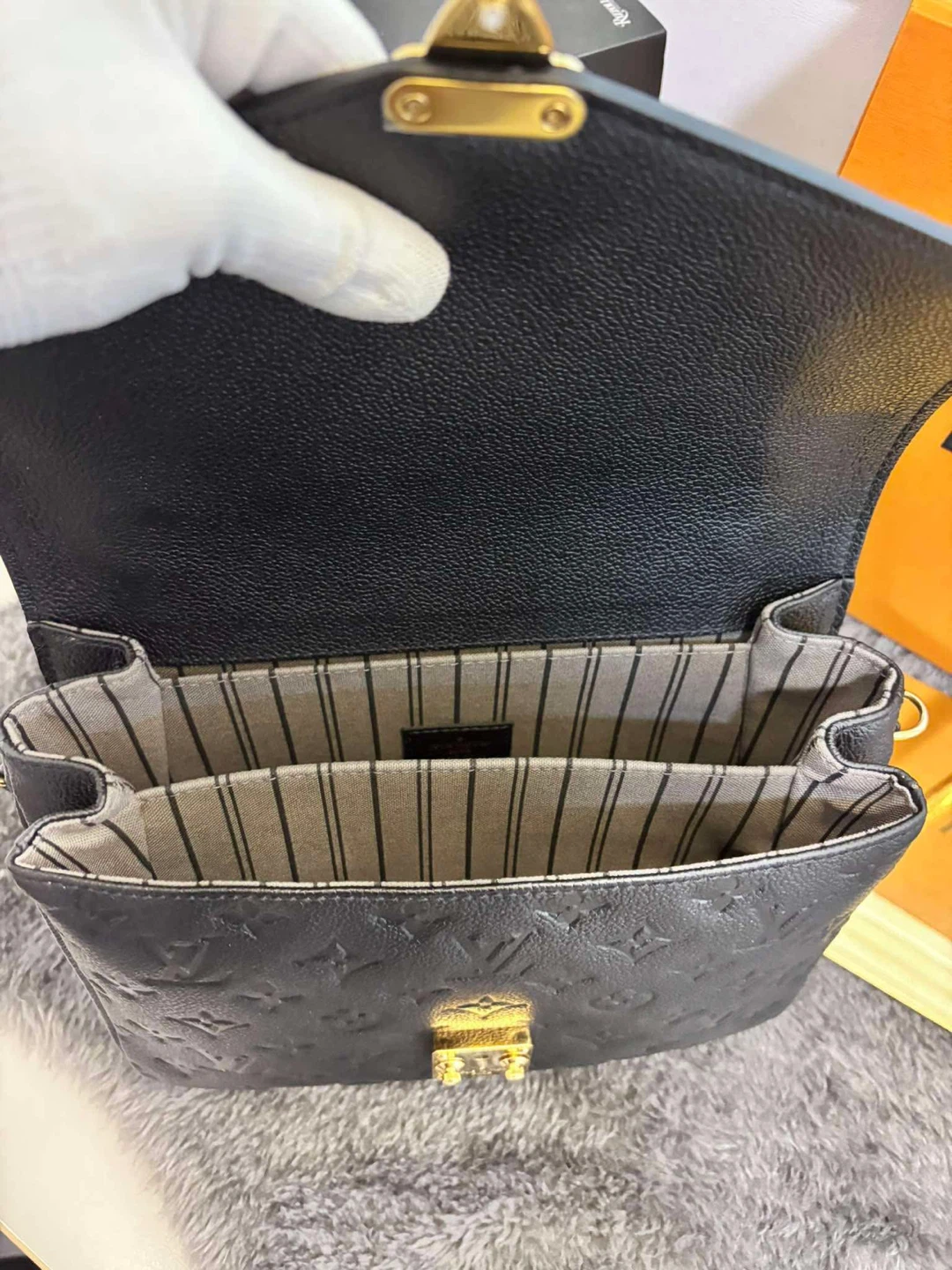 Louis Vuitton Monogram Empreinte Bag - photo 2