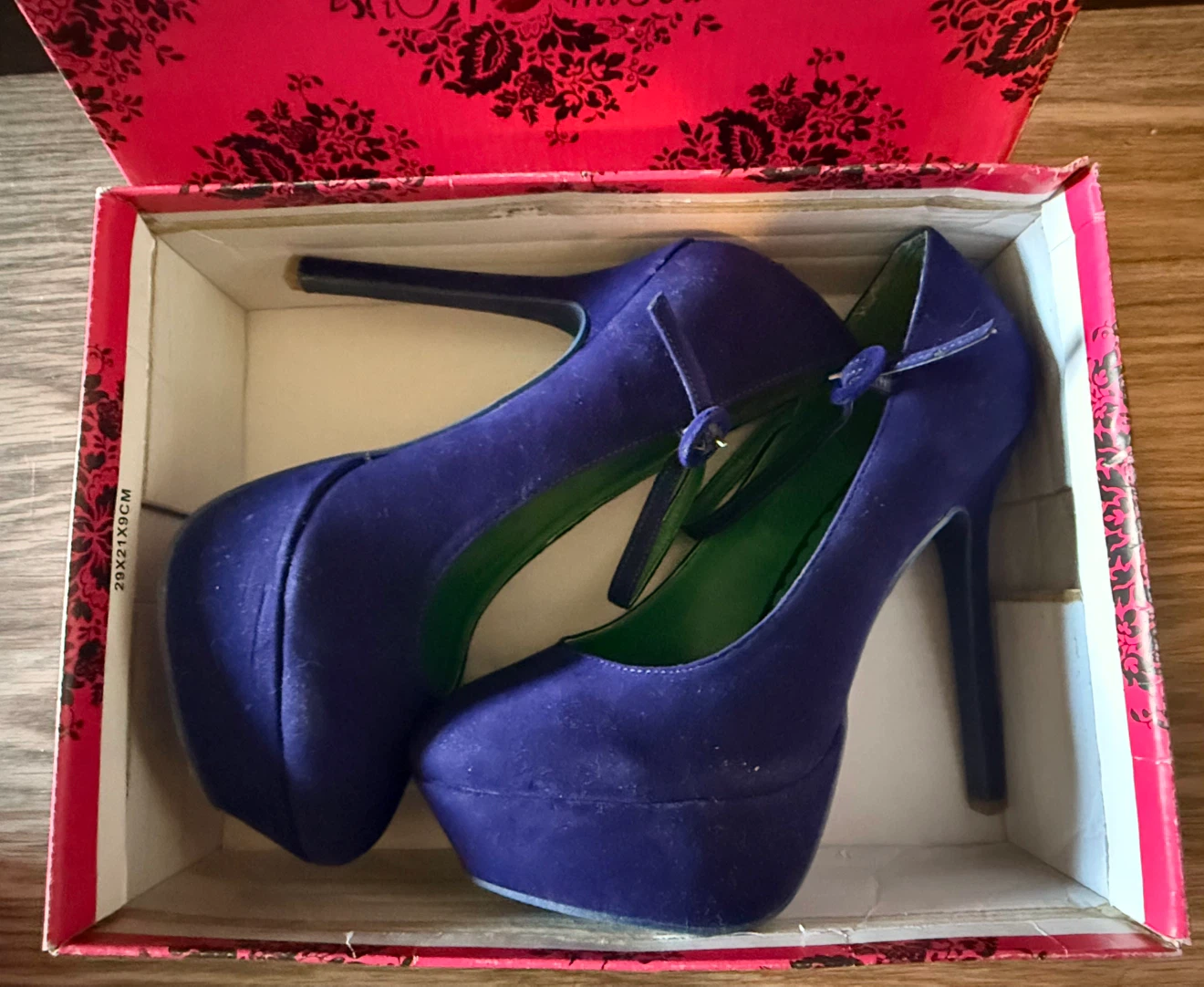 NEW w Box • Gorgeous Velour Styled PROMISE U Heels • Navy B
