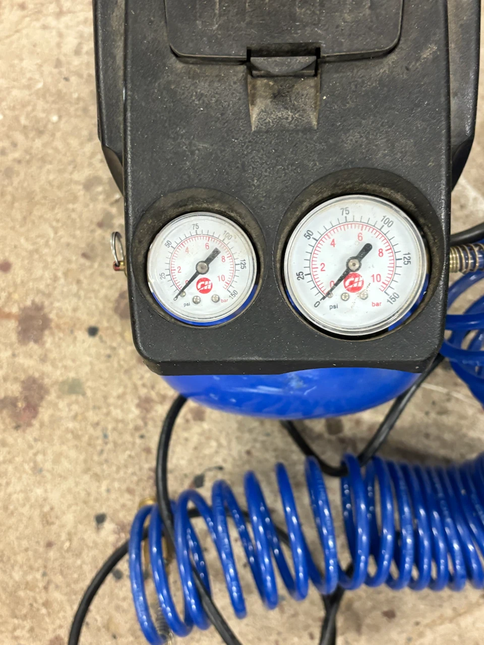 Campbell Hausfeld 2 Gallon Air Compressor - photo 2