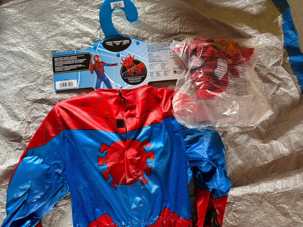 Marvel Spider-Man Deluxe Costume Medium (7-8) - photo 3