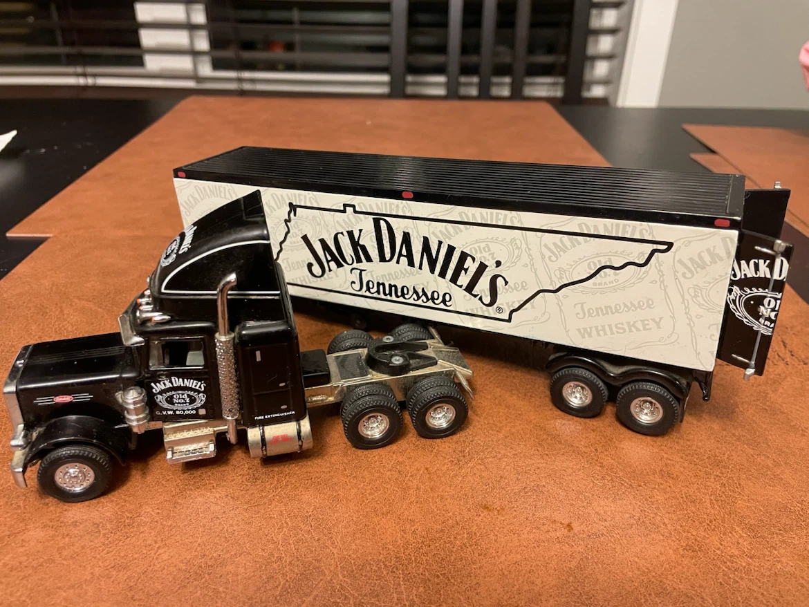 Jack Daniel's Peterbilt Semi Truck Model - photo 3