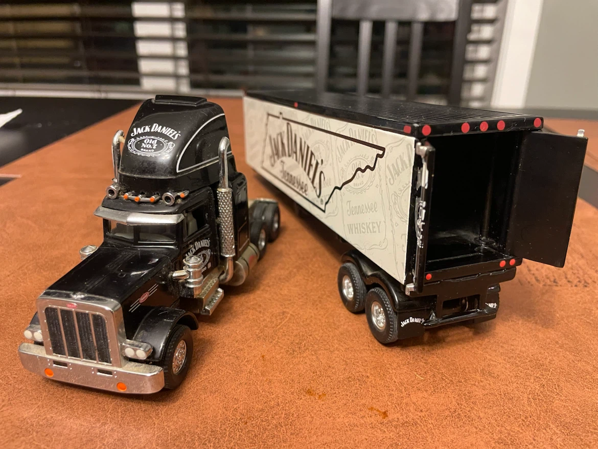 Jack Daniel's Peterbilt Semi Truck Model - photo 4