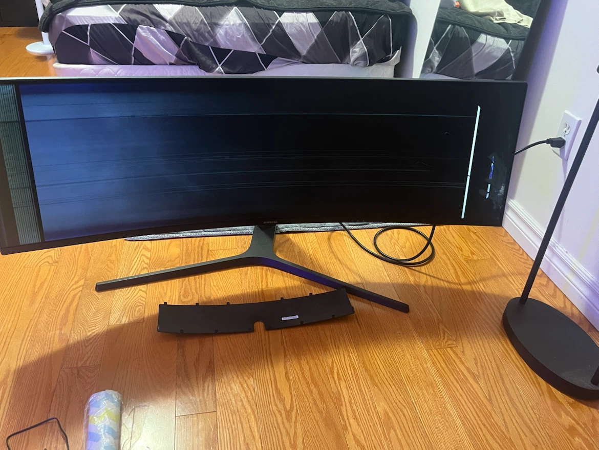 Samsung Curved Gaming Monitor - Damaged Screen