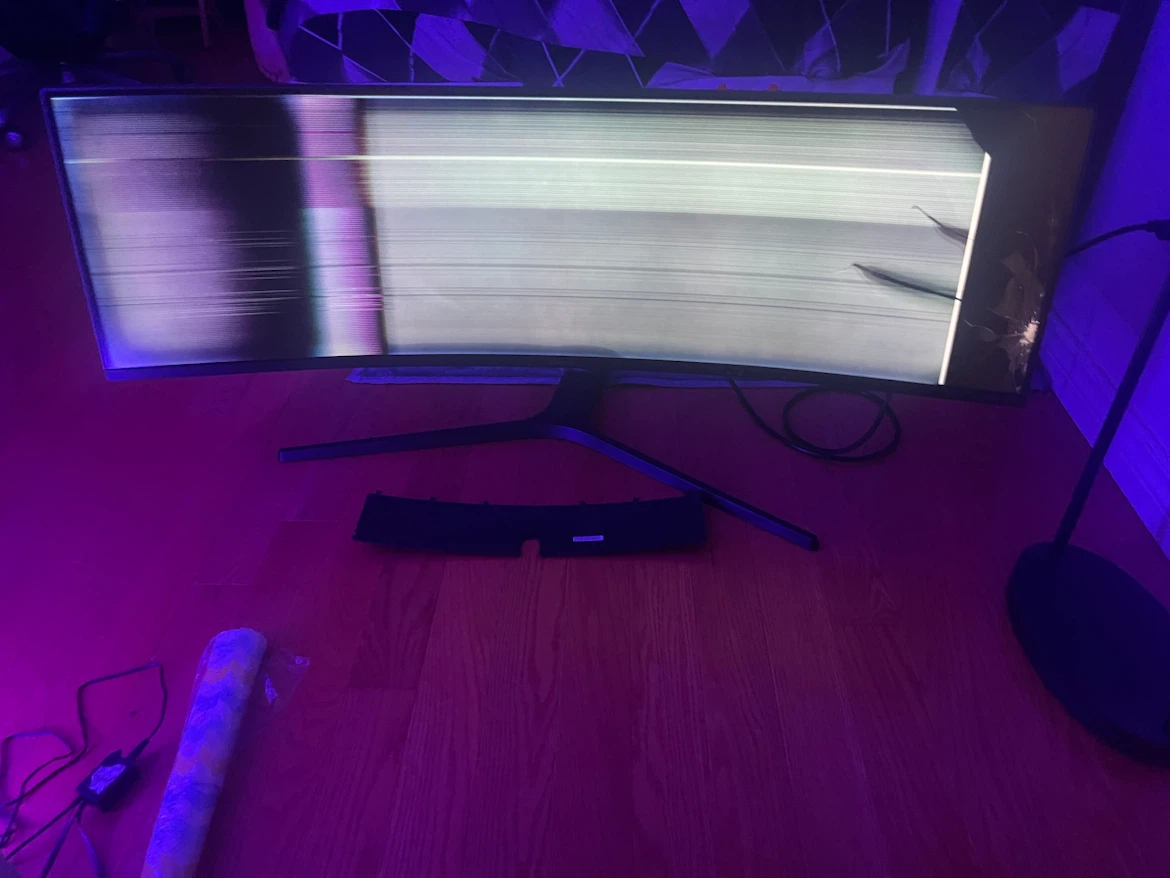 Samsung Curved Gaming Monitor - Damaged Screen - photo 5