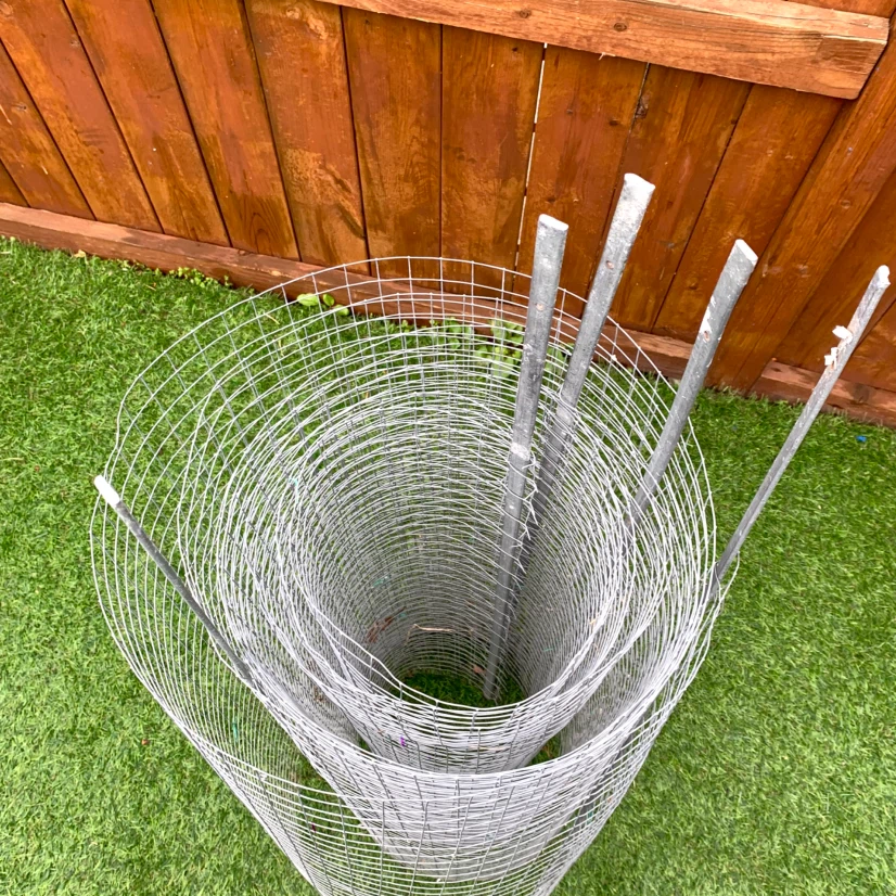 Galvanized Wire Mesh Garden Fence with Stakes - photo 3
