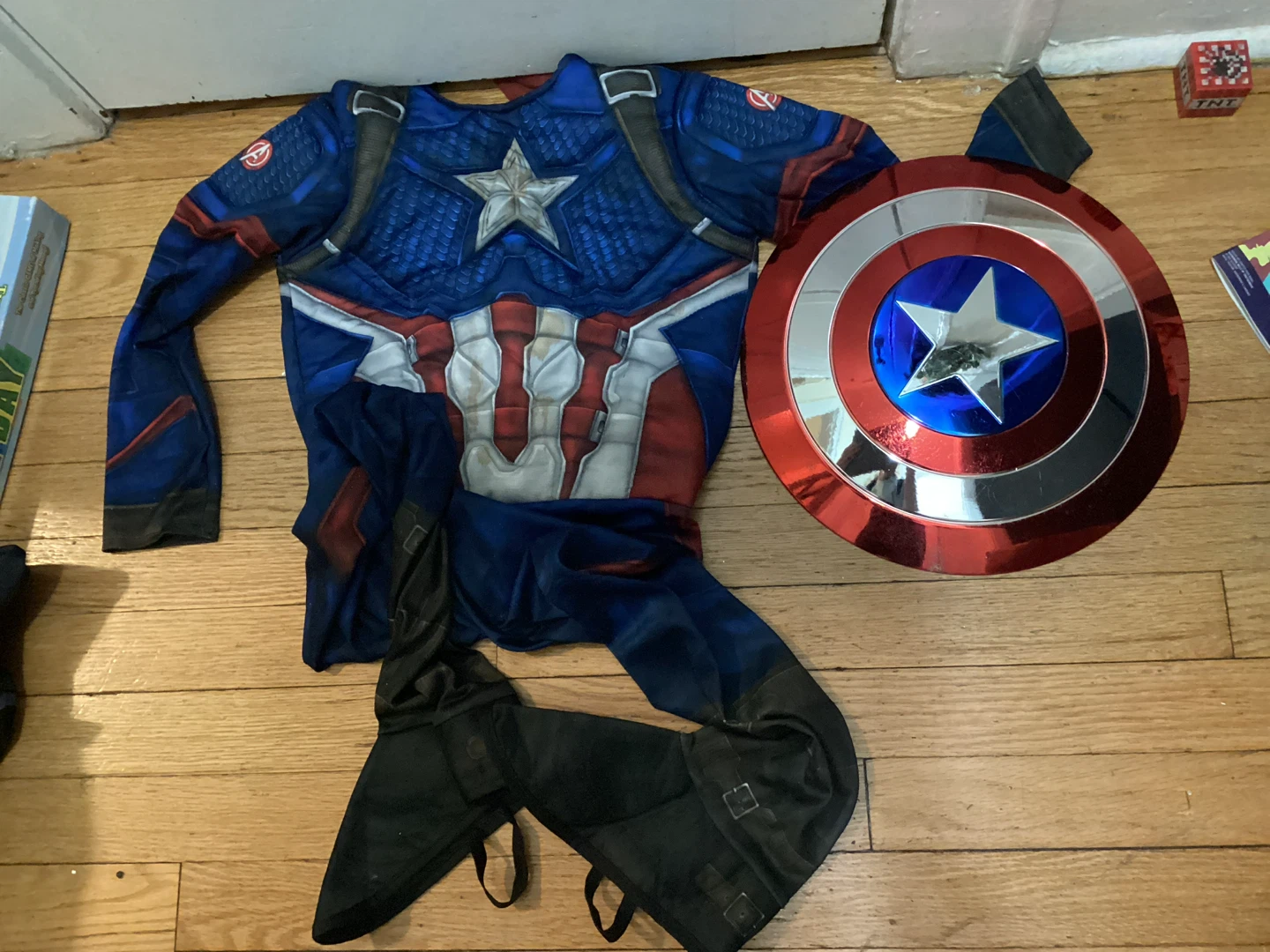 Child size S Captain America Costume with Shield