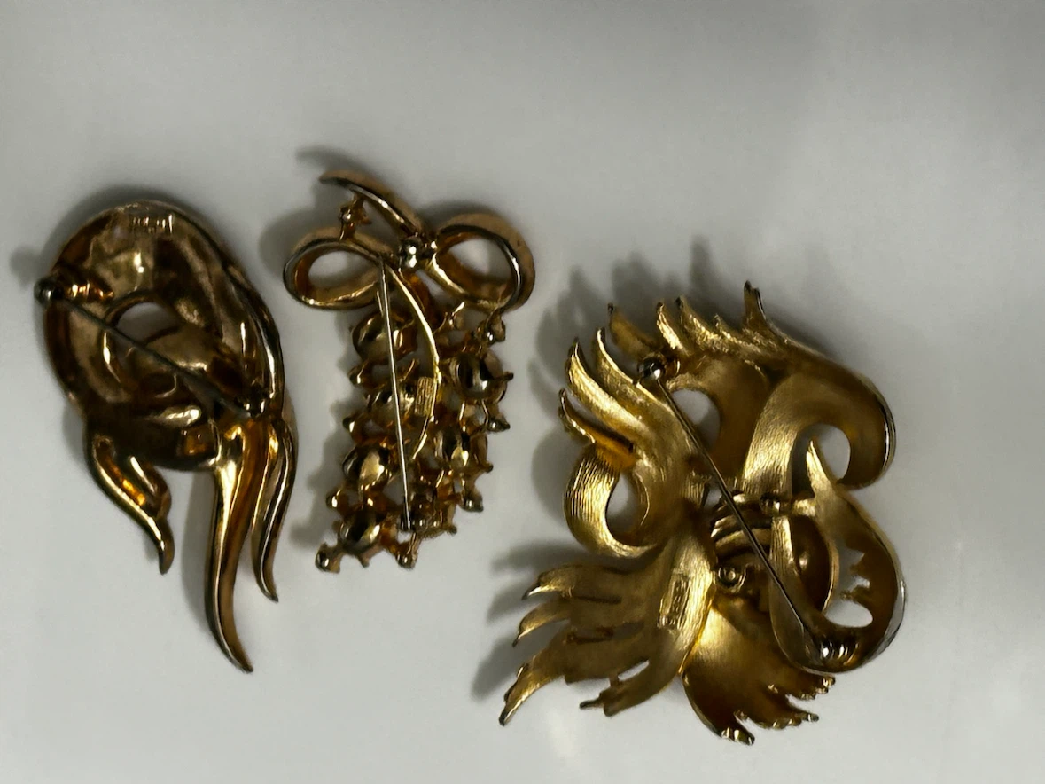 Lot of 3 vintage signed Trifari brooches - photo 5