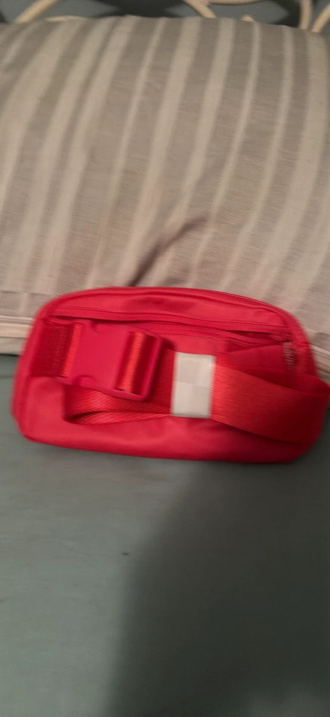 Lululemon lipgloss belt bag 1L - photo 2