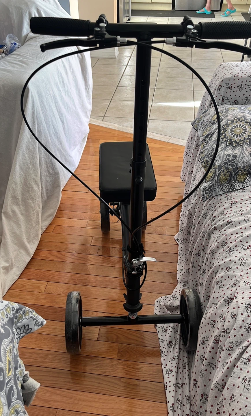 KneeRover Steerable Knee Scooter - photo 2