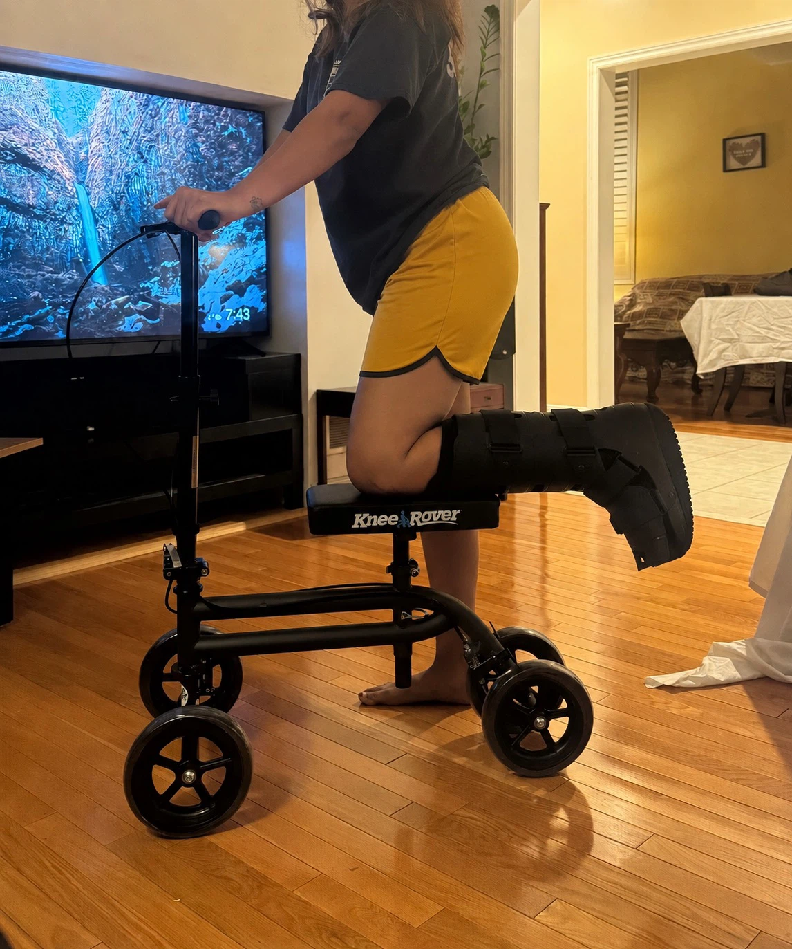 KneeRover Steerable Knee Scooter - photo 3