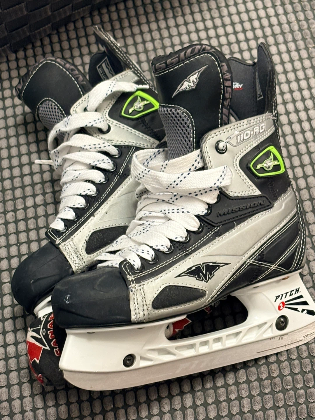 Mission Fuel 110-AG Hockey Skates Size 4D