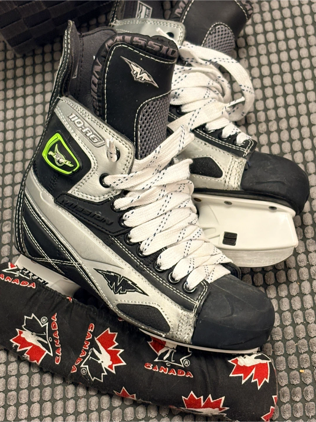 Mission Fuel 110-AG Hockey Skates Size 4D - photo 2