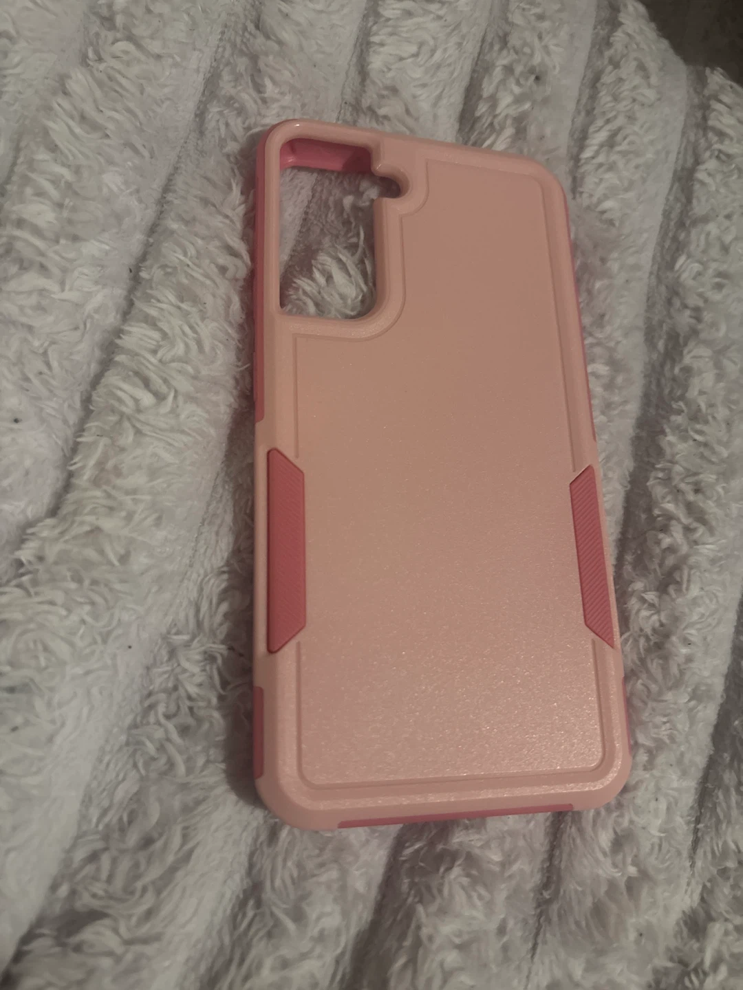 Pink protective phone case for a Samsung galaxy S21 fe