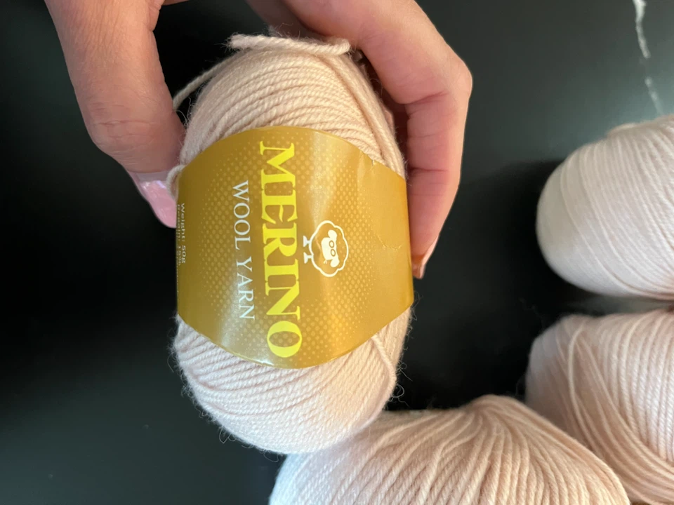 5 Skeins of Merino Wool Yarn - photo 2