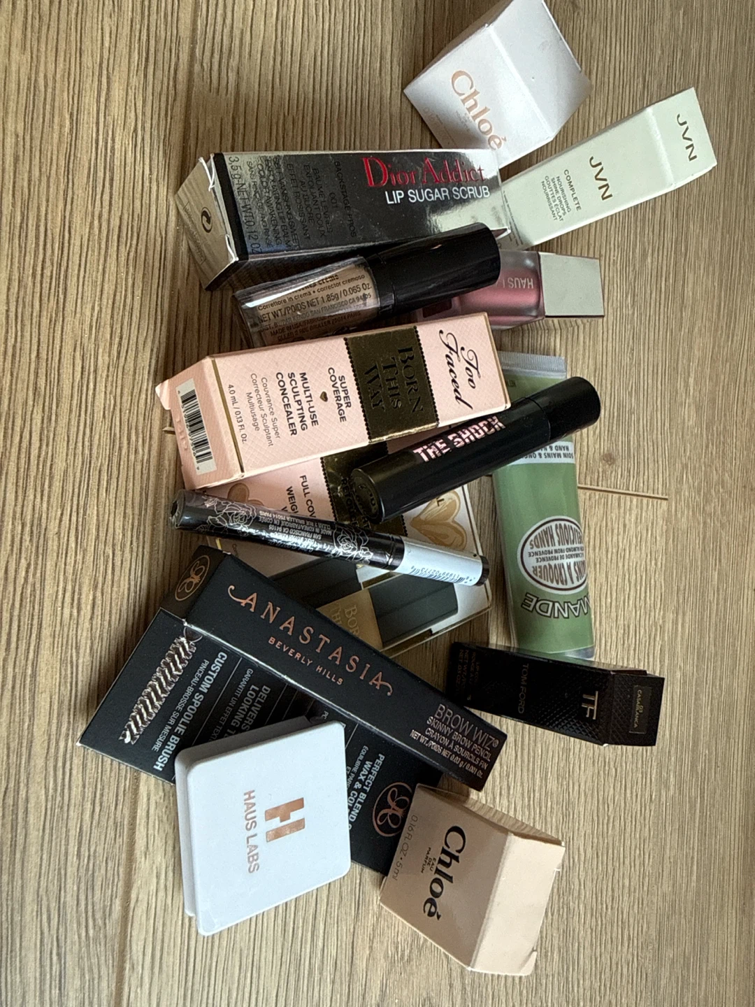 Beauty Bundle: Anastasia, Tom Ford, L'Occitane, Kat Von D