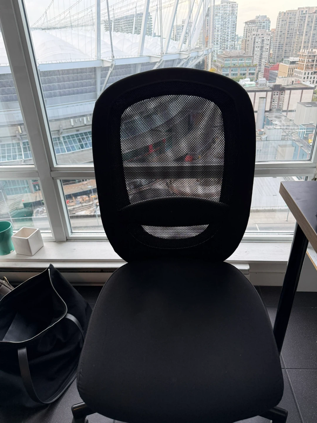 Black mesh office chair - photo 2