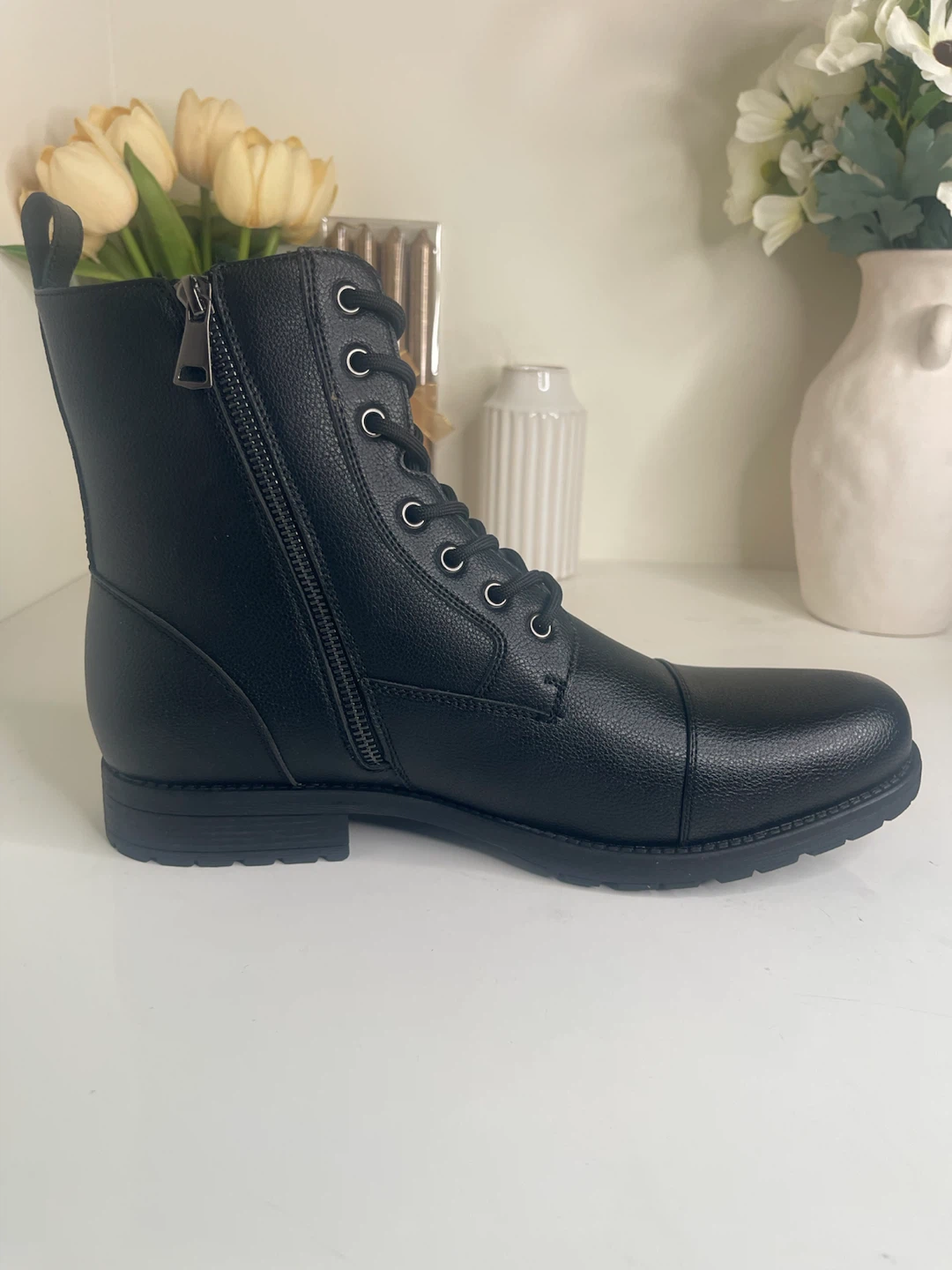 Amazon Essentials Black Lace-Up Boots