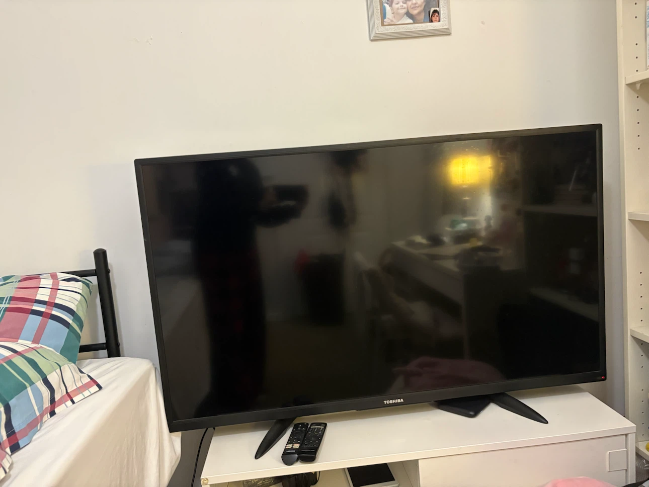 Toshiba Flat Screen Television - photo 2
