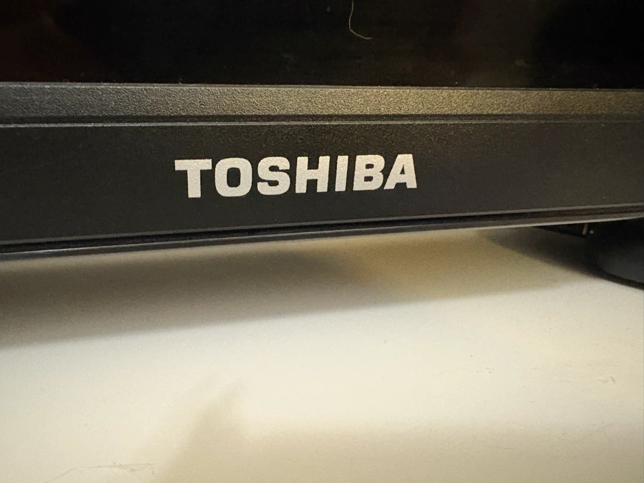 Toshiba Flat Screen Television - photo 3