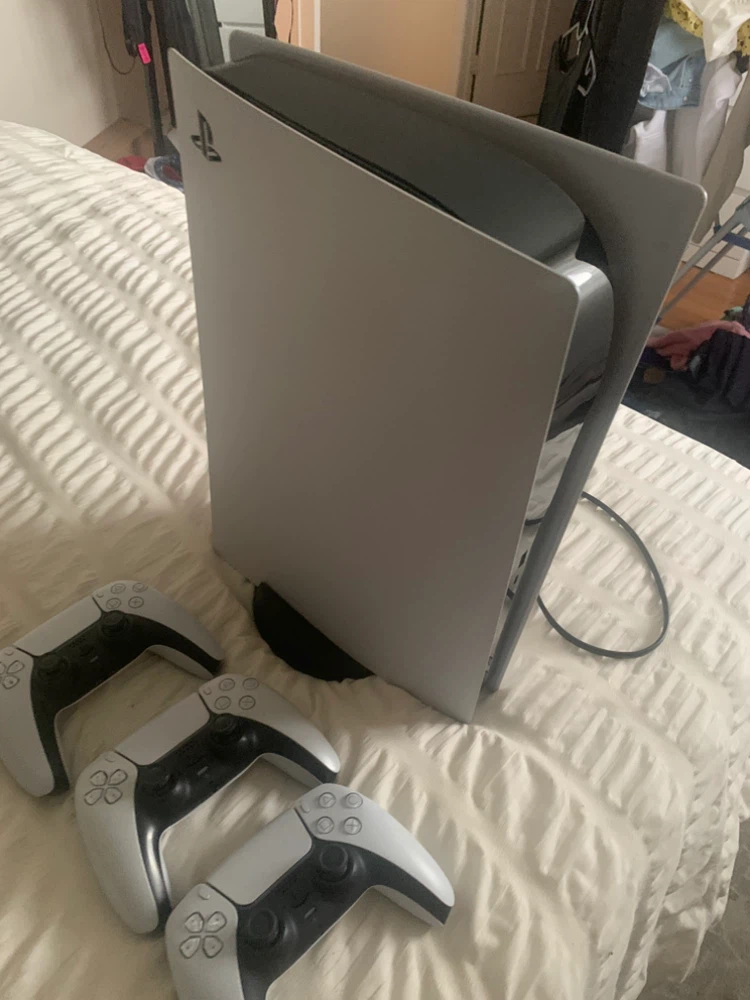 PlayStation 5 Console with 3 Controllers - photo 3