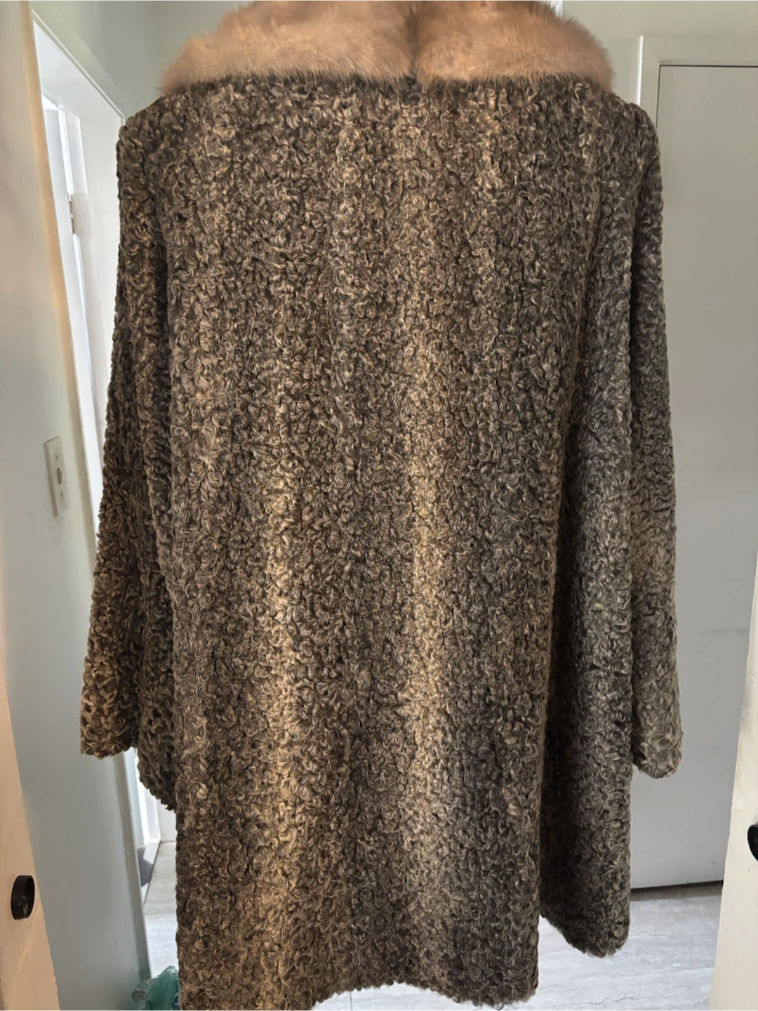 Vintage Curly Lamb Fur Coat with Mink Collar - photo 3