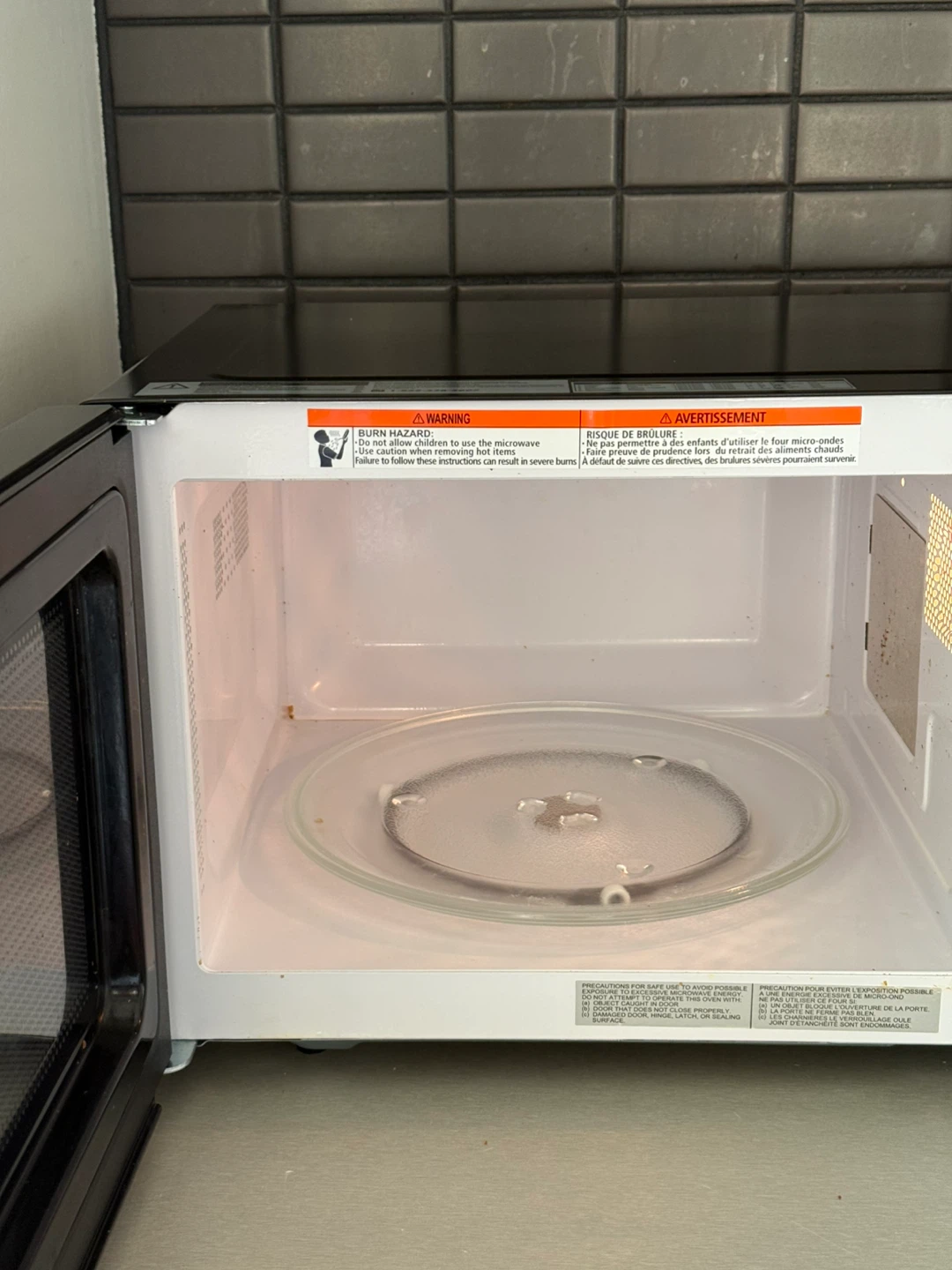 Toshiba Microwave Oven - photo 3