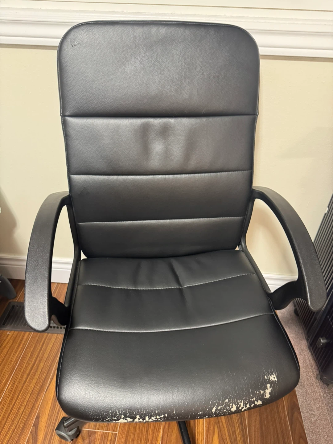 Black office chair