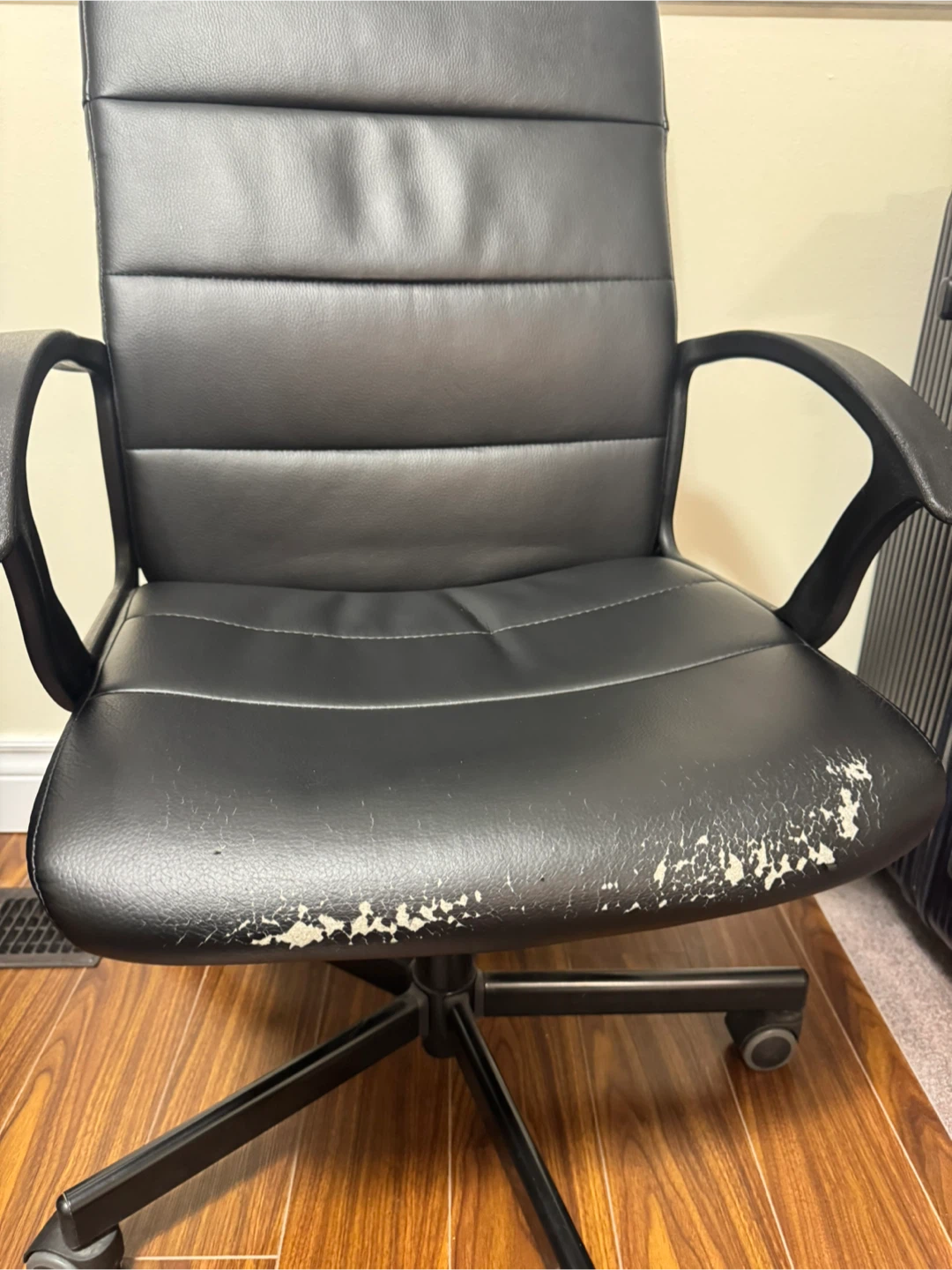 Black office chair - photo 2