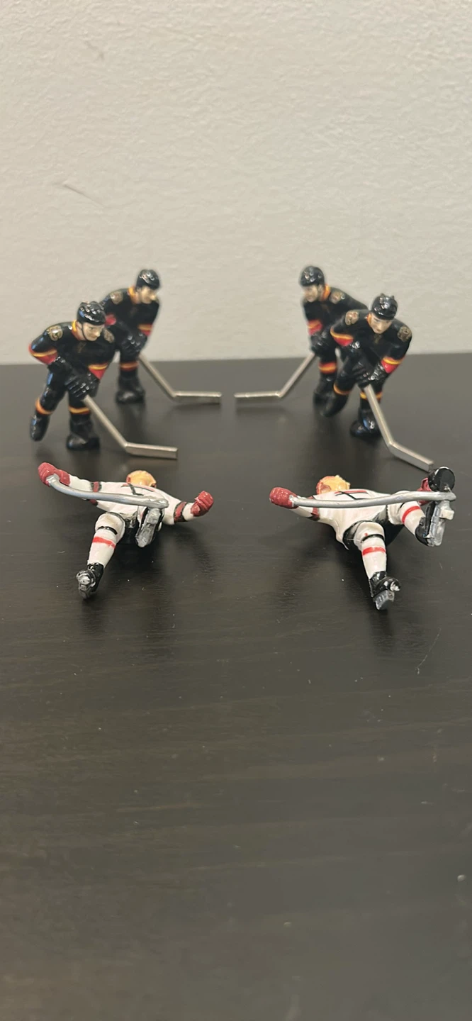 Set of 6 Calgary Flames Hockey Figurines - photo 3