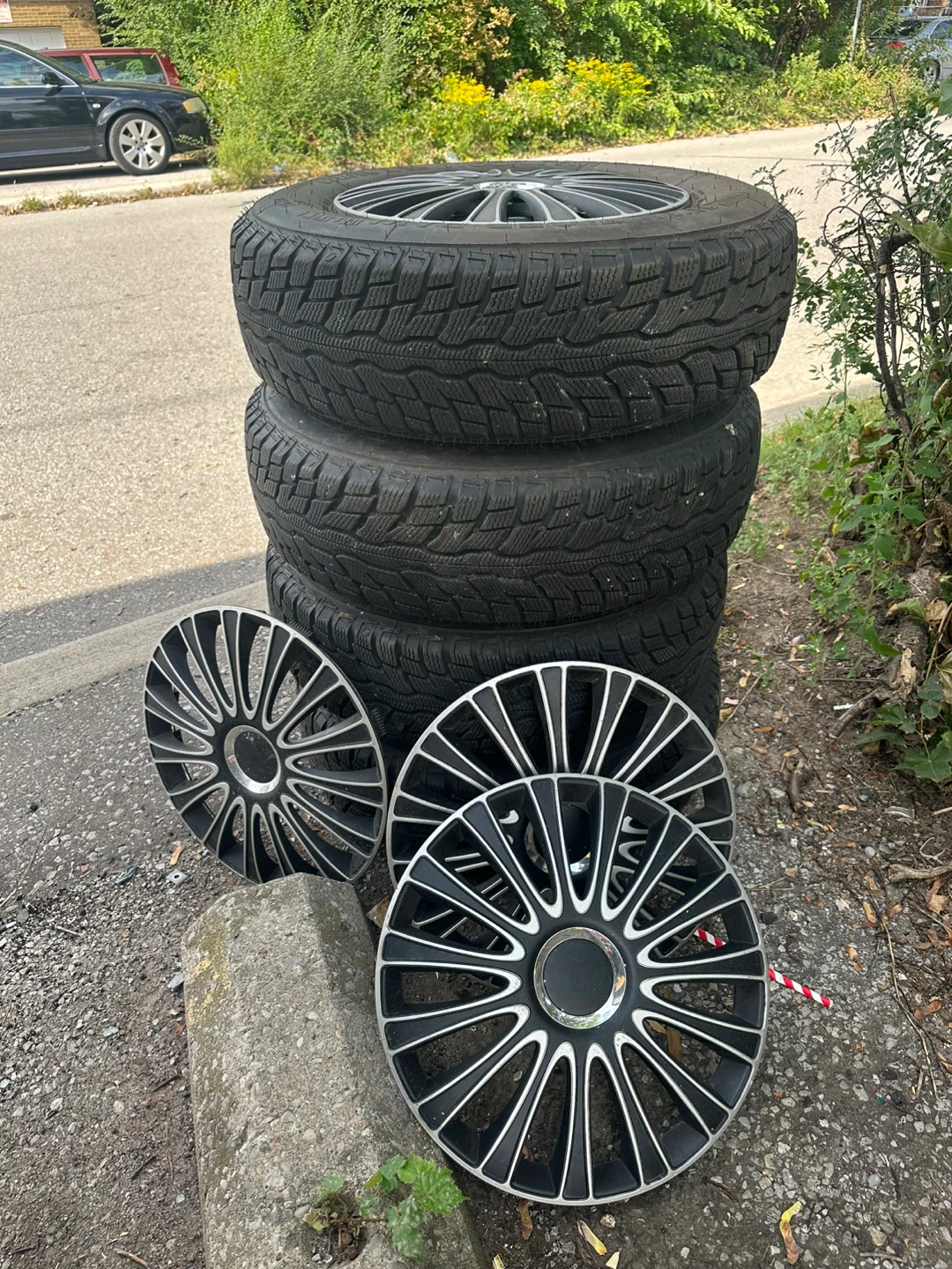 Set of 4 Uniroyal Tiger Paw Ice & Snow Tires - photo 2