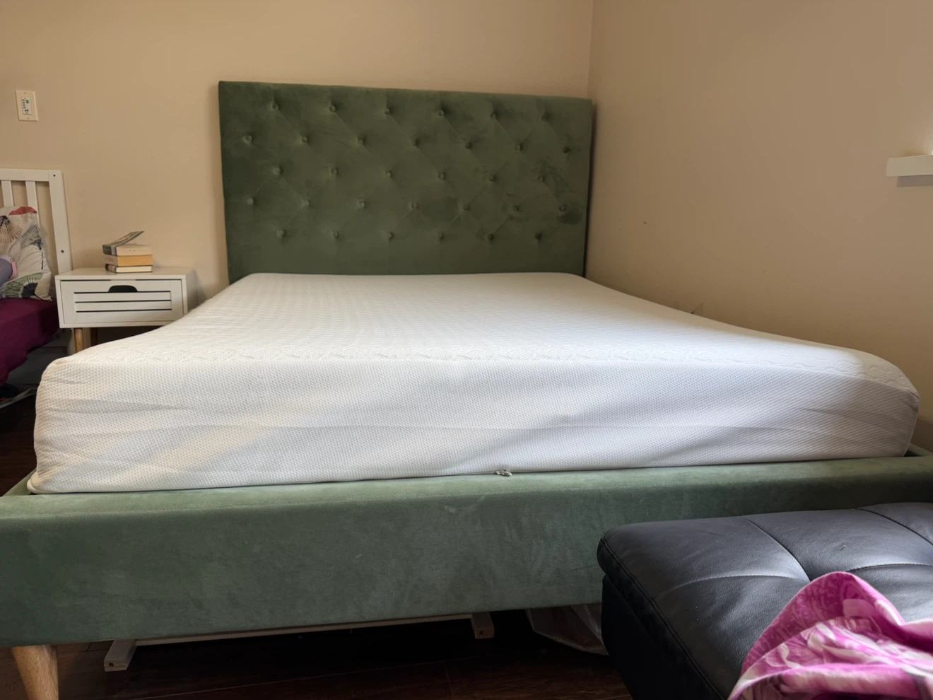Queen Size Bed & High Quality Mattress - photo 3
