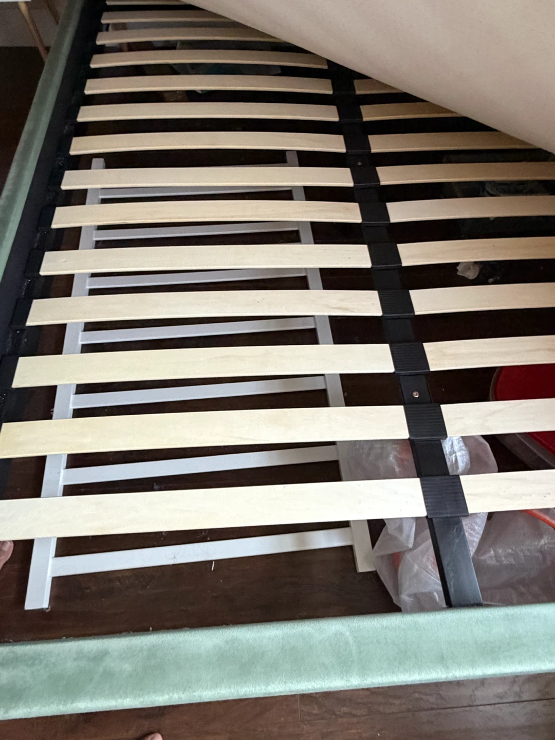 Queen Size Bed & High Quality Mattress - photo 4