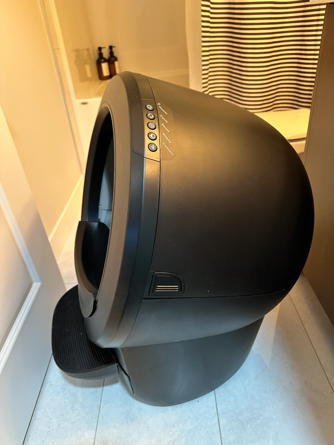 Litter Robot 4 Self Cleaning Litter Box | $400 - photo 2