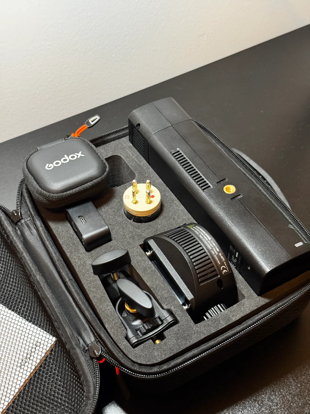 Godox AD200Pro II Pocket Flash / Used Under 10 Times - photo 2