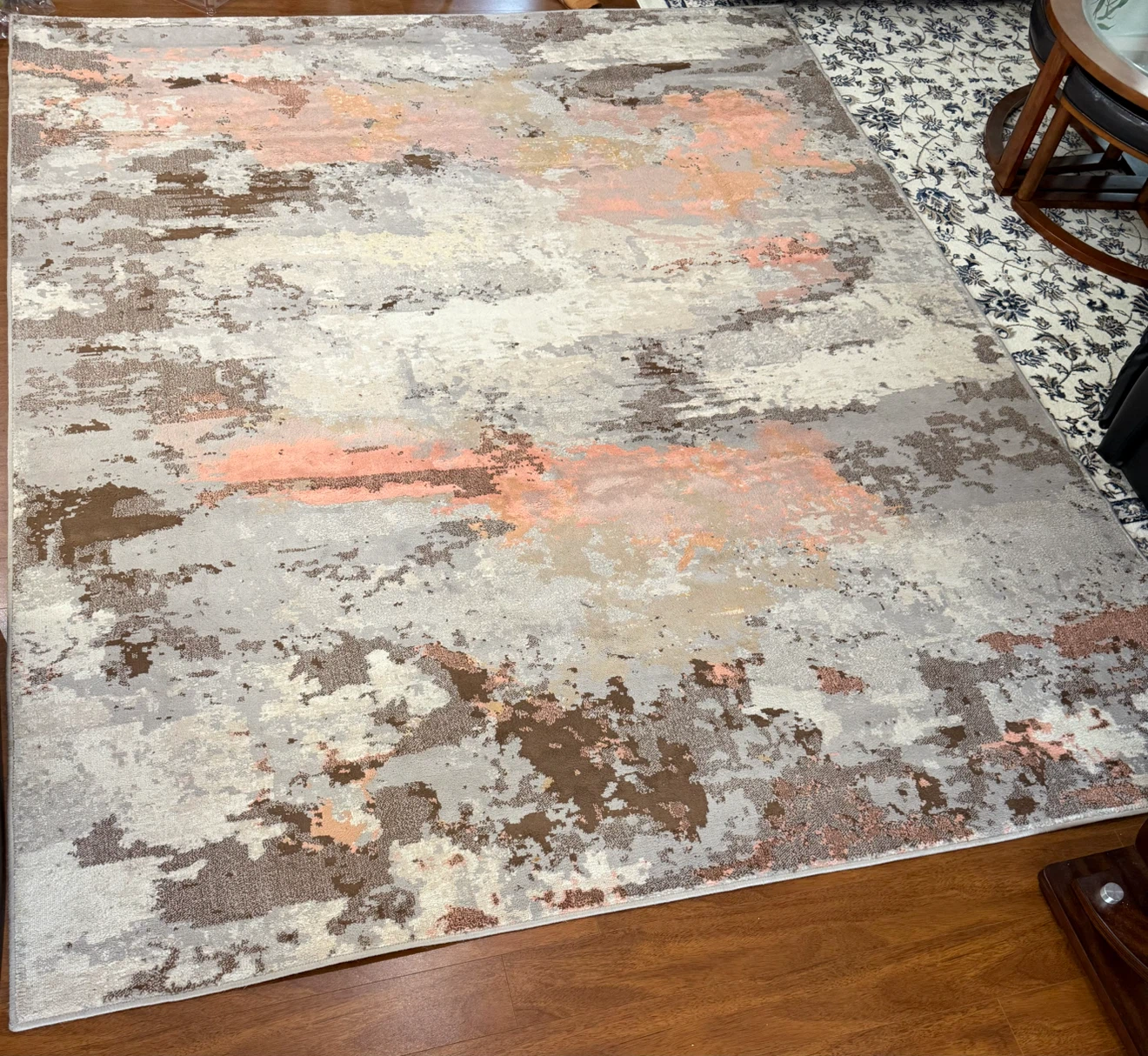 Excellent Area Rug with Peach and Grey Tones - photo 2