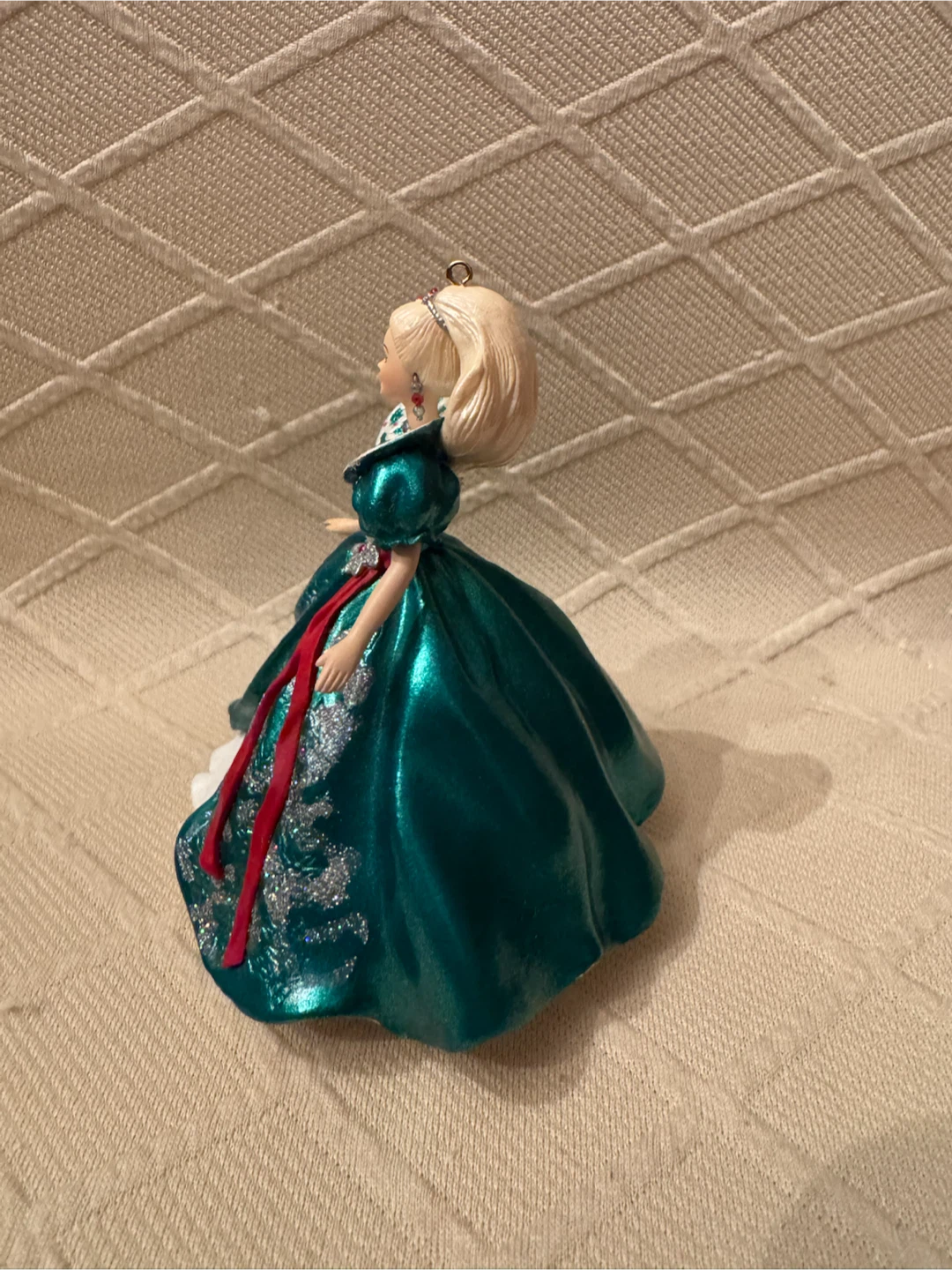 1995 Hallmark Holiday Barbie Ornament - photo 2