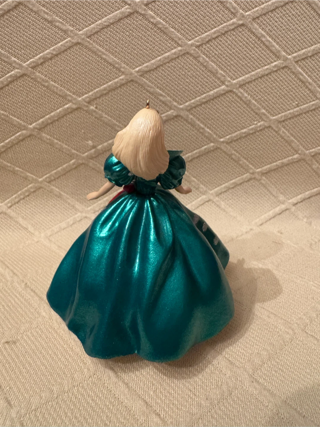 1995 Hallmark Holiday Barbie Ornament - photo 3