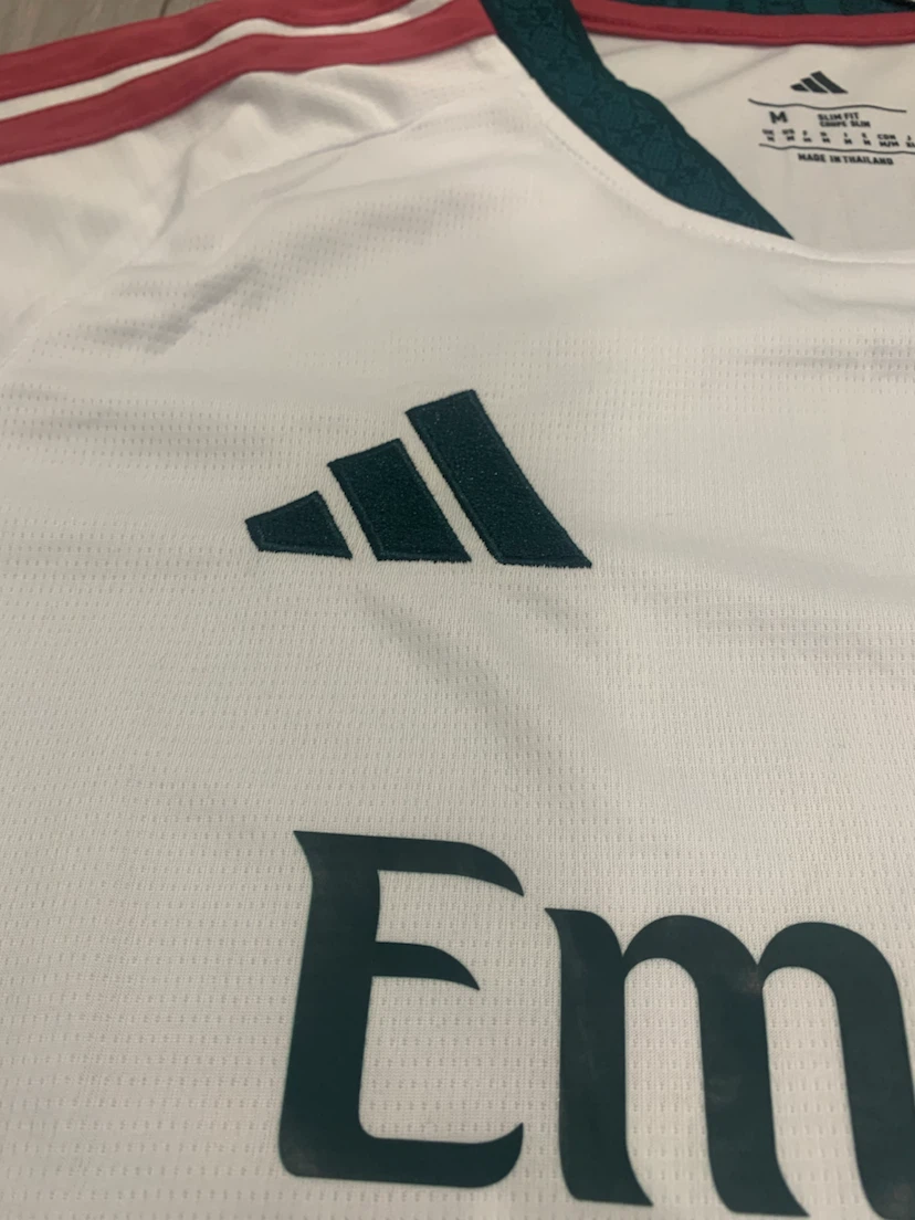 Real Madrid 26/27 Jersey - Medium - photo 3